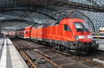 182 013 wartet am 31.7.2016 mit RE1 (RE18174) von Fankfurt(Oder) nach Brandenburg Hauptbahnhof im Berliner Hauptbahnhof auf Abfahrt.