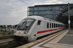 IC1924 von Köln Hauptbahnhof nach Berlin Ostbahnhof verlässt am 31.7.2016 geschoben von 101 032-1 den Berliner Hauptbahnhof.