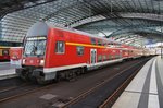 RB14 (RB18906)  Airport-Express  von Berlin Schönefeld Flughafen nach Nauen steht am Morgen des 2.8.2016 im Berliner Hauptbahnhof.