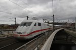 401 555-8  Rosenheim  verlässt am 29.10.2016 als ICE692 von Stuttgart Hauptbahnhof nach Berlin Ostbahnhof den Berliner Hauptbahnhof.