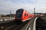 Geführt von 182 022-4 macht sich der RE1 (RE18111) von Magdeburg Hauptbahnhof nach Frankfurt(Oder) am Mittag des 29.10.2016 im Berliner Hauptbahnhof auf den Weg gen Osten.