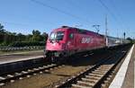 5 370 004 fährt am 6.8.2017 mit dem EC43  Berlin-Warszawa-Express  von Berlin Gesundbrunnen nach Warszawa Wschodnia in Berlin Lichtenberg ein.