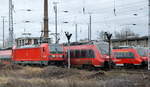 Überraschung am Bf. Berlin-Lichtenberg, seit einigen Tagen abgestellt an einer Abstellgruppe von Triebzügen der BR 442, eine DB-Lok der BR 147, die  147 004  [NVR-Number: 91 80 6147 004-6 D-DB] mit ausgefahrenen Bügeln. Ob im Moment ein Fahrtraining auf diesem Loktyp in Berlin ansteht ist mir nicht bekannt, 09.01.19