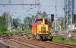 352 105 wartet am 12.06.10 in Lichtenberg auf die Weiterfahrt Richtung Ostbahnhof.