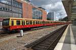 481 166-7 erreicht am 6.8.2017 als S5 von Berlin-Spandau nach Berlin Ostbahnhof das Ziel der Fahrt.