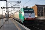 Hier 186 130-1 mit D443 von Berlin Zoologischer Garten nach Moskva Belorusskaja, bei der Einfahrt am 29.10.2011 in Berlin Ostbahnhof.