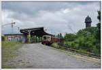 Ostkreuz Bahnsteig A - 
Ab September wird es dieses Bild so nicht mehr geben, dann wird hier, am Bahnsteig A, kein Zug mehr halten.
Kein Zug der Linie S 9 wird mehr durch die Sdkurve auf die Stadtbahn fahren. Dann wird die komplette Sdkurve abgebaut.

Die Linie S9 fhrt dann von Flughafen Berlin Schnefeld ber den stlichen Ring nach Blankenburg. Die Linie S 3 ersetzt dann lngere Zeit die S 9 nach Spandau.

Nach Abschluss der Bauarbeiten, wird es eine neue Sdkurve, aber ohne Bahnsteig geben.Die Zge werden hier knftig nicht mehr halten, sondern auf einer neuen Betonhochbahn am Ostkreuz vorbei fahren.

BR 485 als S 9 nach Spandau
07.06.2009
