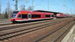 BR 646 und RB nach Nauen am Bahnsteig in Berlin Schnefeld 9.4.2011