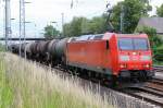 185 018-9  am 18.06.2011 mit einem kurzen Gterzug von 12 Kesselwagen die laut UN Nummer alle mit  Xylene beladen waren (1307) nach der Durchfahrt durch den Bahnhof Berlin Schnefeld Flughafen.