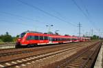 Hier 442 639-1 und 442 134-3 als RE7 (RE18717)  Airport-Express  von Zossen nach Dessau Hbf., bei der Ausfahrt am 1.8.2015 aus Berlin Schönefeld Flughafen.