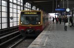 Hier die Einfahrt als BR481 als S75 nach Westkreuz am 23.2.13 in Berlin Zoo.