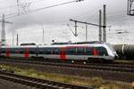 9442 107 und ein weiterer 9442 (Bombardier Talent 2) von Abellio Rail Mitteldeutschland als RE 74709 (RE9) von Kassel-Wilhelmshöhe erreicht seinen Endbahnhof Bitterfeld auf Gleis 6.