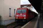 Vom Treffen aus Magdeburg in Bitterfeld angekommen, rollte 185 239 gerade heran und blieb am roten Signal stehen. Fotografiert am 03.08.09.