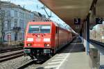 185 376-1 (Doppeltraktion) mit Schüttgutwagen fährt über Gleis 3 durch den Hbf Bonn - 20.03.2014