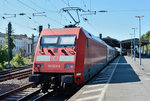 101 028-9 Schiebelok bei IC im Hbf Bonn - 07.09.2016