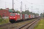 Durchfahrt am 17.06.2017 von 152 115-2 mit einem Containerzug durch den Hauptbahnhof von Bremerhaven in Richtung Süden.