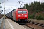 185 177 zieht am 22.03.09 den LKW-Walter durch Burgkemnitz Richtunng Halle(S).