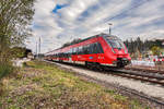 442 270 fährt als RE 4840, auf der Fahrt von Nürnberg Hbf nach Sonneberg (Thür) Hbf, aus dem Bahnhof Coburg aus.