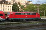 111 193 zusammen mit 111 108 und einem SE nach Frankfurt (Main) Hbf am Abend des 05.07.13 bei der Einfahrt in Darmstadt Hbf.