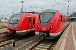 422 537-1 trifft am 18.8.2017 als S2 von Recklinghausen Hauptbahnhof im Dortmunder Hauptbahnhof auf 1440 812-4 als S5 nach Hagen Hauptbahnhof.