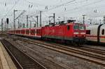 143 241-8 fährt am 18.8.2017 mit der S1 von Essen-Steele Ost in den Dortmunder Hauptbahnhof ein.