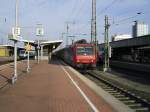 482 004 steht am 03.10.11 mit einem Eurostrandzug in Dortmund.