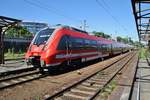 442 118-6 und 442 617-7 machen sich am 27.5.2017 als RE50 (RE16512)  Saxonia  nach Leipzig Hauptbahnhof im Dresdener Hauptbahnhof auf den Weg.