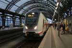 DBpbzfa 668.2 mit Schublok 146 568-1 DB als IC 2444 (Linie 55) nach Hannover Hbf steht in seinem Startbahnhof Dresden Hbf auf Gleis 17 bereit.