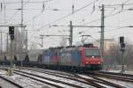 SBB Cargo 482 030 und 421 391 fahren durch den Dresdner Hbf.