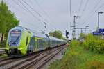 Am 16.04.2024 verlassen 445 025 und ein weiterer 445 den Bahnhof Elmshorn.