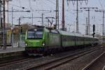 Mit satten 4 Stunden Verspätung erreicht ein Vectron mit den FlixTrain nach Berlin den Essener Hbf.

Essen 26.11.2022