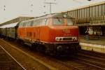 216 001 mit einer Sonderfahrt Mitte der 1970er Jahre in Essen Hbf.