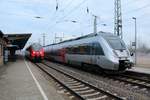 442 008 (Bombardier Talent 2) von DB Regio Südost als RB 18185 (RB43) nach Cottbus trifft auf 1442 802 als RB 16197 (RB51) von Dessau Hbf in ihrem Start- bzw. Endbahnhof Falkenberg (Elster). [16.12.2017 | 8:51 Uhr]