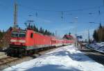 143 364-8 mit einer RB nach Freiburg (Breisgau) Hbf am 10.03.12 bei der Zugkreuzug in Feldberg-Brental.