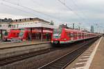 Zwischenhalt am Abend des 16.04.2017 von 423 418-3 als S4 nach Kronberg in Frankfurt (Main) Süd, als neben ihm der 423 428-2 als S6 nach Friedberg und 423 921-6 als S5 nach Friedrichsdorf