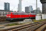 DB Fernverkehr 218 835-7 und 218 xxx am 06.01.24 in Frankfurt am Main Hauptbahnhof vom Bahnsteig aus fotografiert