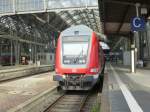 Der RE20 nach Limburg steht hier in Frankfurt(M.) Hbf am 23.08.2013.