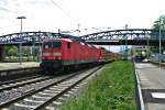 143 332-5 zusammen mit 143 364-8 als RB 26945 nach Seeburgg am 09.05.13 bei der Ausfahrt aus Freiburg (Breisgau) Hbf.