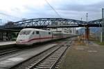 401 584-8 als ICE 72 von Zrich nach Hamburg-Altona Mittag des 14.12.13 bei der Einfahrt in Freiburg (Breisgau) Hbf.