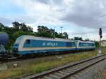 alex, ER20, 223 071 ( 9280 1223 071-2 D-DLB ) schleppt die havarierte alexa 223 068 ( 9280 1223 068-8 D-DLB ) mit einem Schüttgutzug durch Gera HBF am 26.7.2021