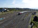 DB Fernverkehr 218 813-4 ( 9280 1218 813-4 D-DB ) verlässt Gera mit dem IC 2152 nach Düsseldorf am 17.10.2021. Normalerweise wird der Zug von einer 245er gezogen, an diesem Tag also etwas besonders. 