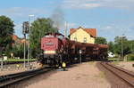 199 874 beim Rangieren mit einem Schotterzug in Gernrode.