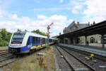erixx 622 705 als erx 83469 von Hannover Hbf nach Bad Harzburg, am 04.08.2023 in Goslar. Vom Bahnsteig aus fotografiert.