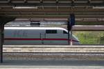 401 081-5 (Tz 181  Interlaken ) am Zugende als ICE 371 (Linie 12) von Berlin Ostbahnhof nach Interlaken Ost lässt Fahrgäste im Bahnhof Göttingen ein- und aussteigen.