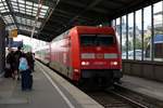 101 094-1  Zukunft Bahn  als IC 2238  Warnow  (Linie 56) von Leipzig Hbf nach Warnemünde fährt in Halle(Saale)Hbf auf Gleis 1 ein.