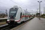 DBpbzfa 668.2 mit Schublok 146 558-2 DB als IC 2046 (Linie 55) von Dresden Hbf nach Köln Hbf, bedingt durch Sturmschäden von  Xavier  nur bis Magdeburg Hbf, erreicht Halle(Saale)Hbf auf Gleis 2. [7.10.2017 | 9:09 Uhr]