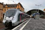 9442 117 (Bombardier Talent 2) von Abellio Rail Mitteldeutschland als RB 74780 (RB75) nach Sangerhausen verlässt ihren Startbahnhof Halle(Saale)Hbf auf Gleis 8.