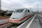 401 513-7 (Tz 113  Frankenthal/Pfalz ) als ICE 707 (Linie 18) von Hamburg-Altona nach München Hbf steht in Halle(Saale)Hbf auf Gleis 8. [27.12.2017 | 14:54 Uhr]