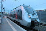 9442 104 (Bombardier Talent 2) von Abellio Rail Mitteldeutschland als RE 74730 (RE19) nach Leinefelde steht in seinem Startbahnhof Halle(Saale)Hbf Gl.