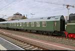 Blick auf einen Salonwagen der Gattung  Y  (61 80 89-40 021-1 D-DME) der Dampf-Plus GmbH, der im SDZ 56744 von Naumburg(Saale)Hbf nach Warnemünde mit 18 201 der Dampf-Plus GmbH und 143 005-7 (243